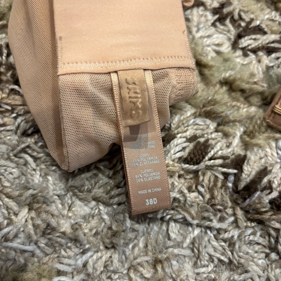 Skims 38D Ultra Mesh Tan Underwire Bra - Picture 5 of 6